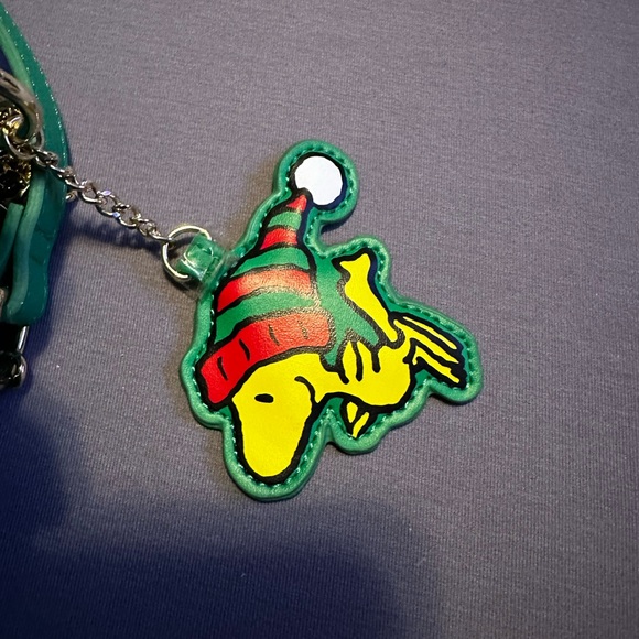 Loungefly peanuts snoopy wreath crossbody - Picture 2 of 6